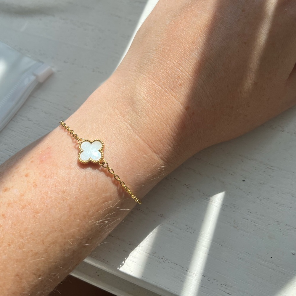 Clover gold bracelet